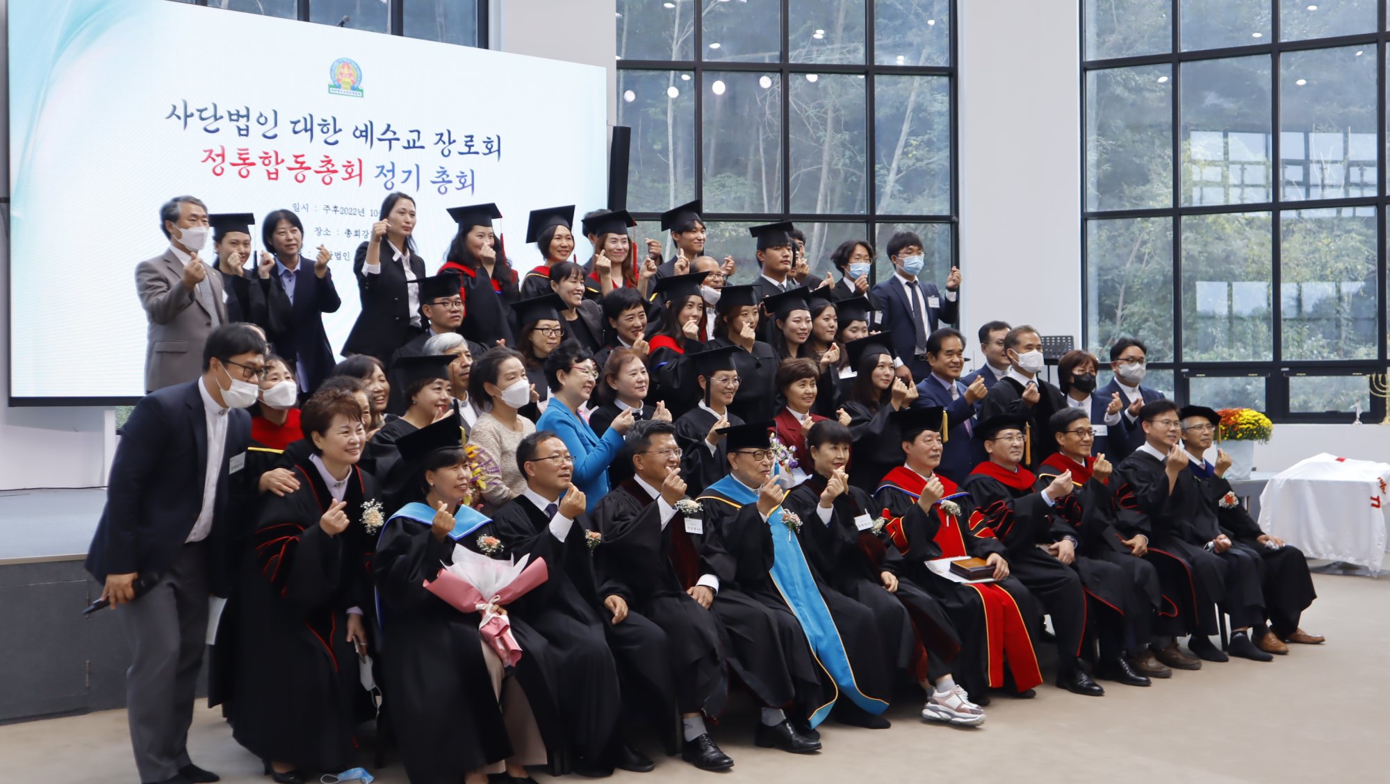졸업전체측면사진.jpg